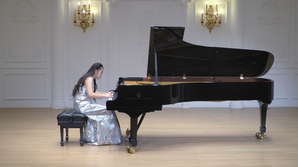 Herong Bai performing Johann Sebastian Bach — Prelude and Fugue in D minor, BWV 875